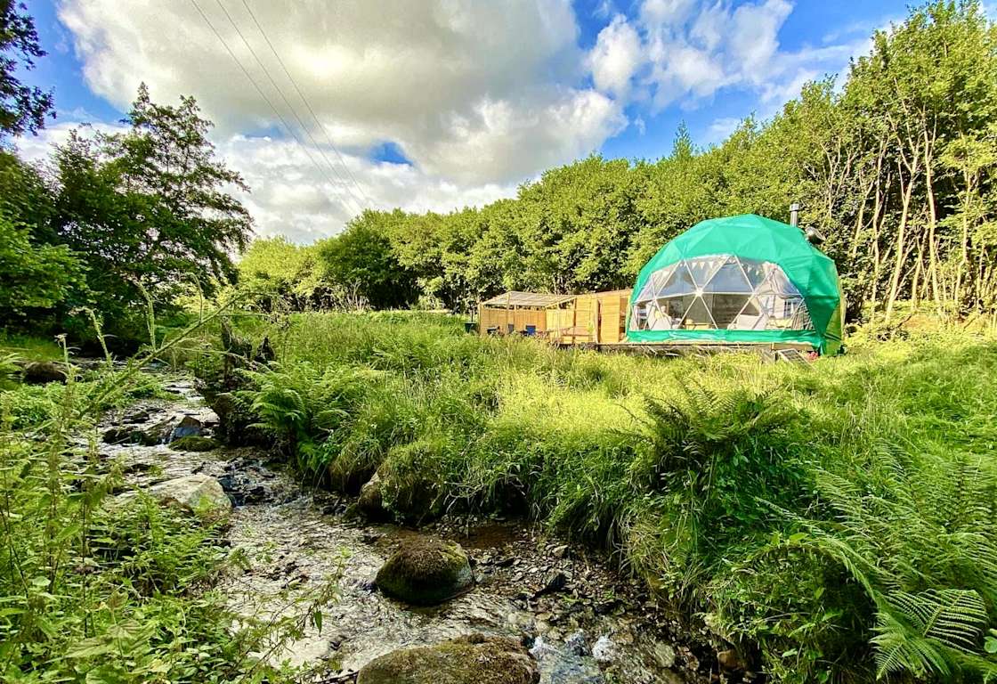 Field and stream outlet canopy tent