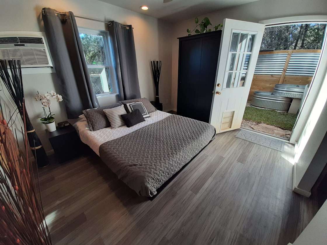 Hill Top Lake House Hipcamp in Texas