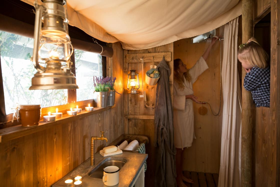 Canvas Lodge with en-suit shower (frills)