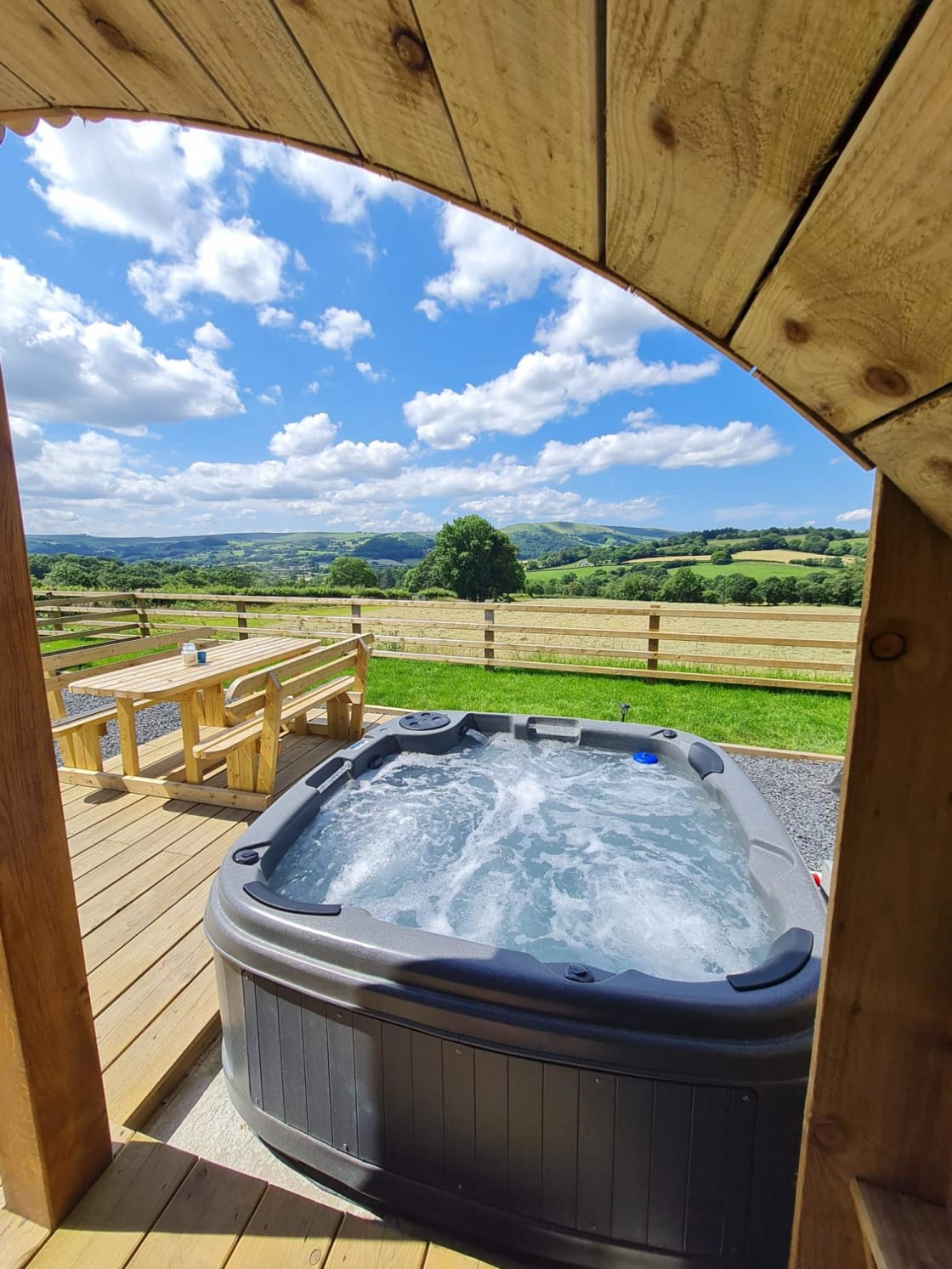 Cledan: A luxury cabin with hot tub