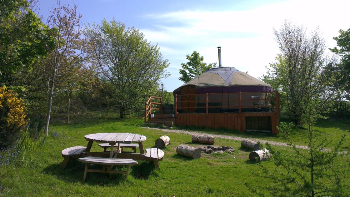 Rosa yurt