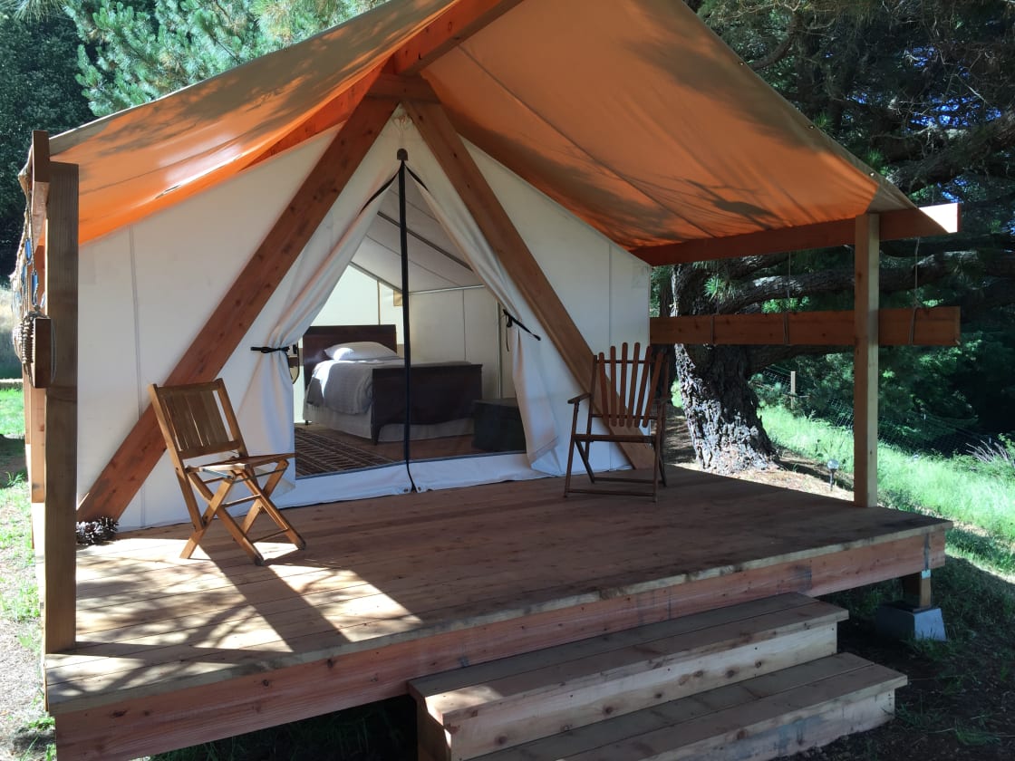 Upper tent, two twin beds
