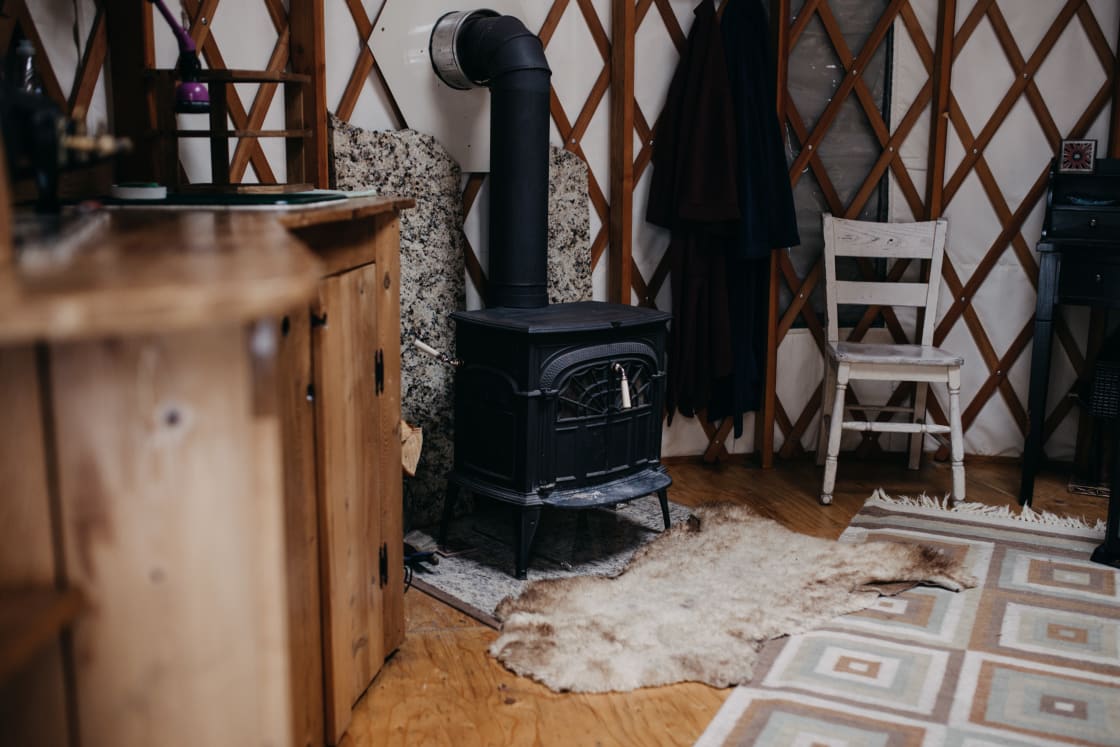 Perfect wood burning stove! Kept us plenty warm and it was cozy to fall asleep to. 