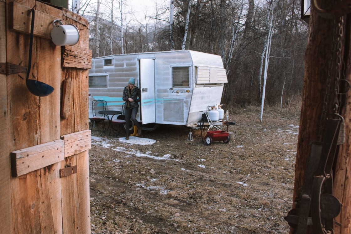 Vintage camper next to the cabin.