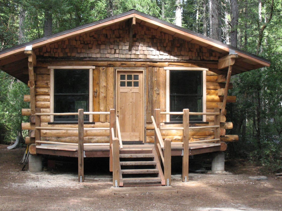 Geronimo handcrafted log Cabin 