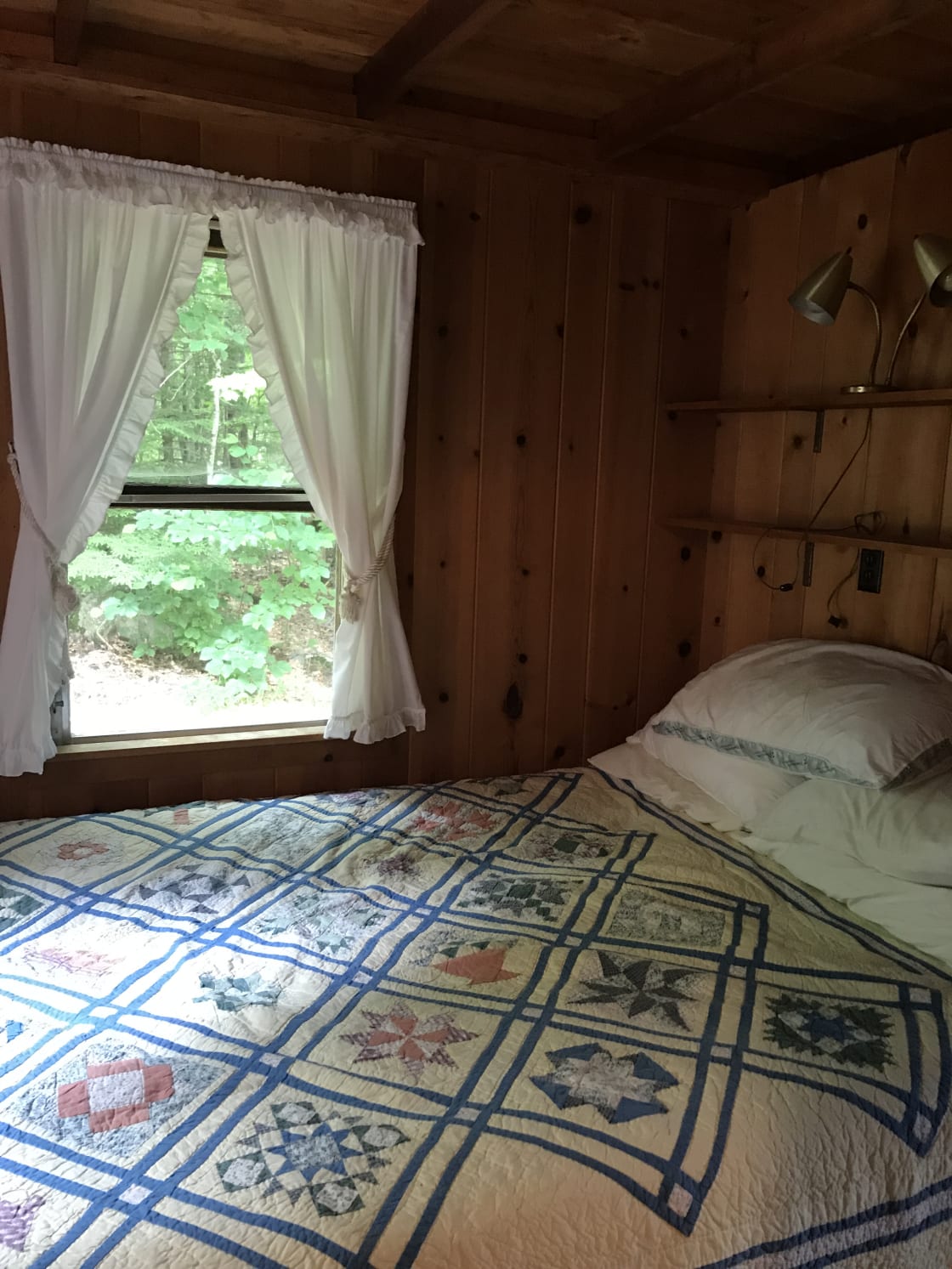 Queen bed in main cabin