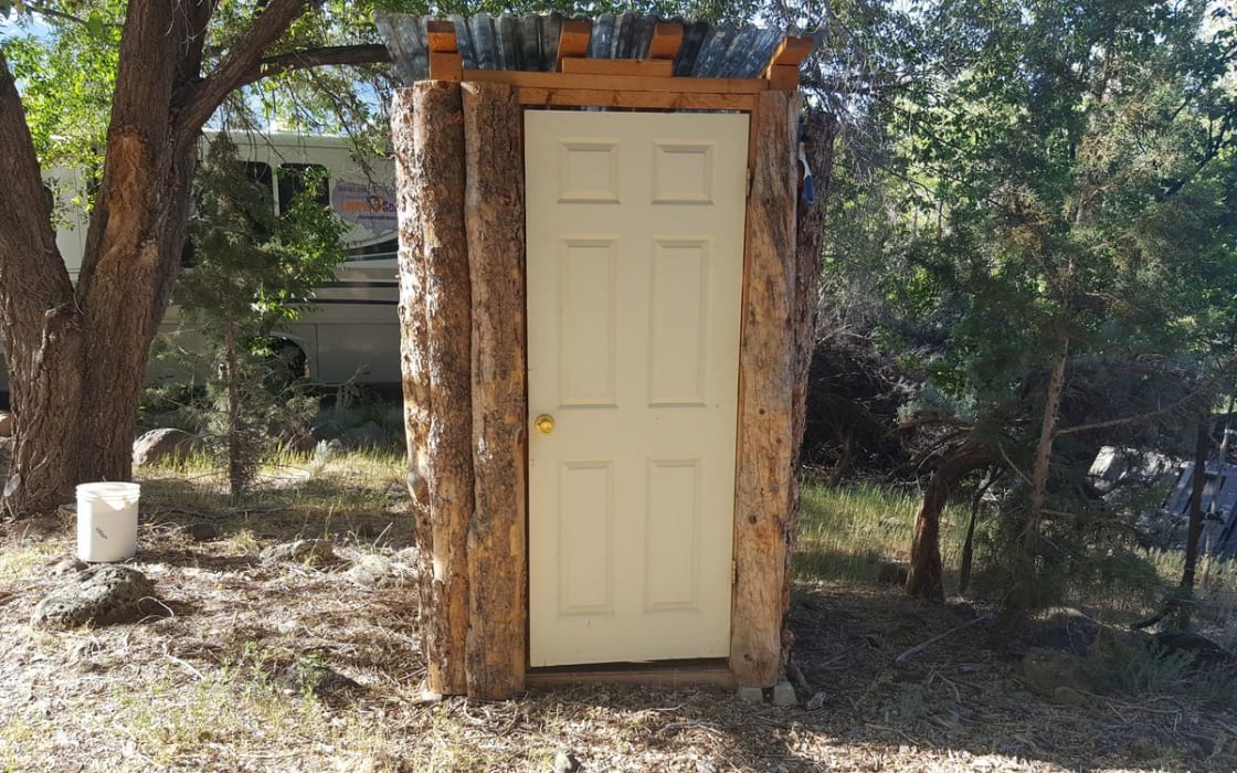 Outdoor compost toilet room