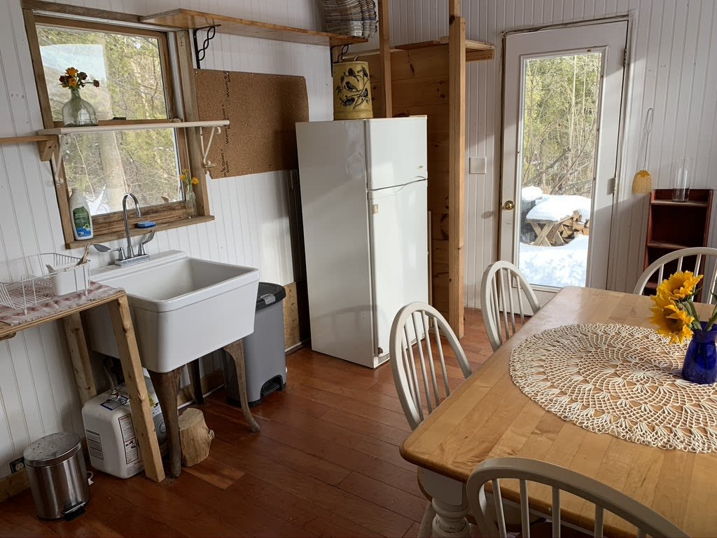 The nearby private kitchen is fully equipped with fridge, sink, oven and stove.