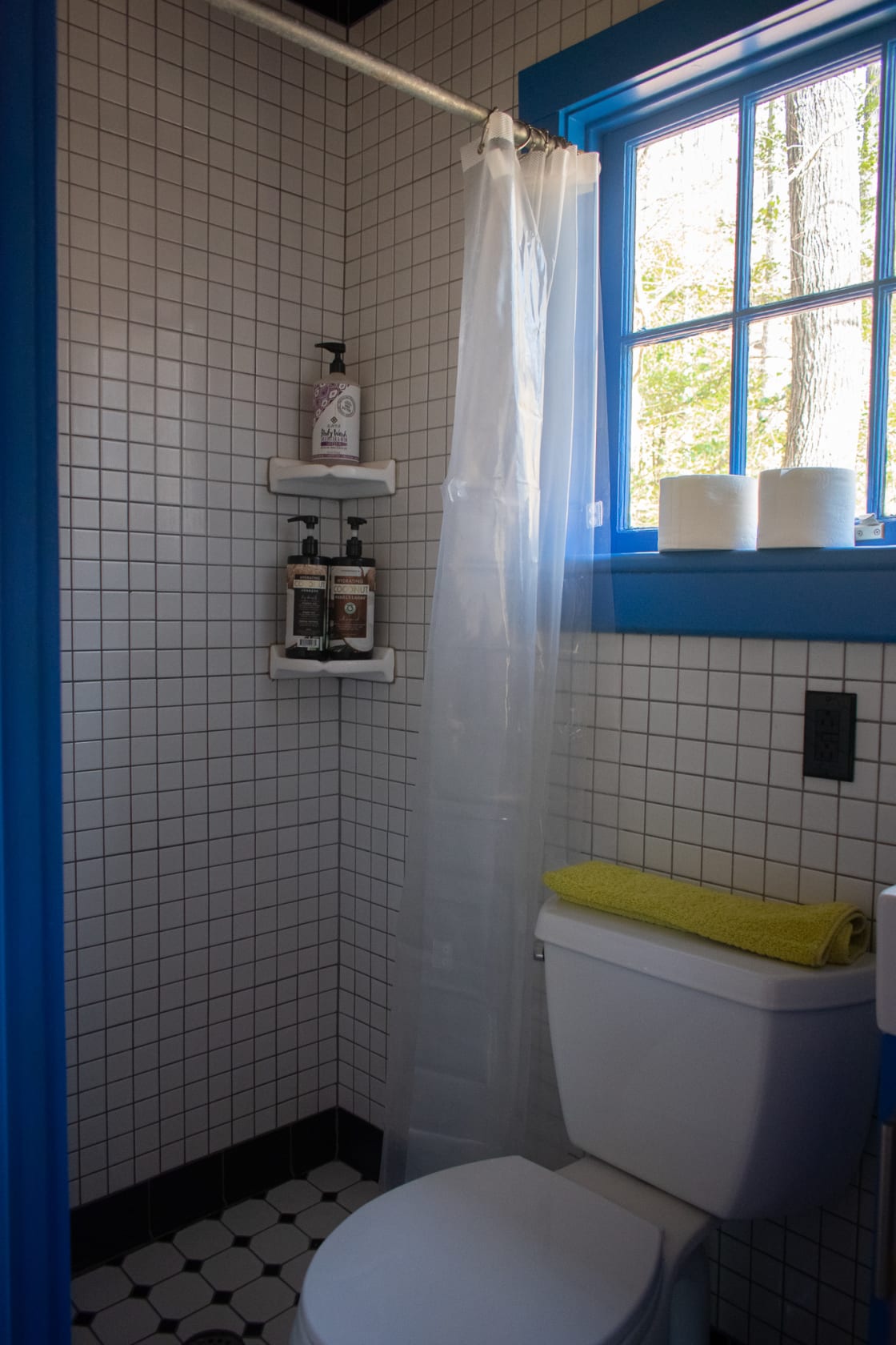 The full bath in the tiny house comes with great shampoo, conditioner, and soap. 