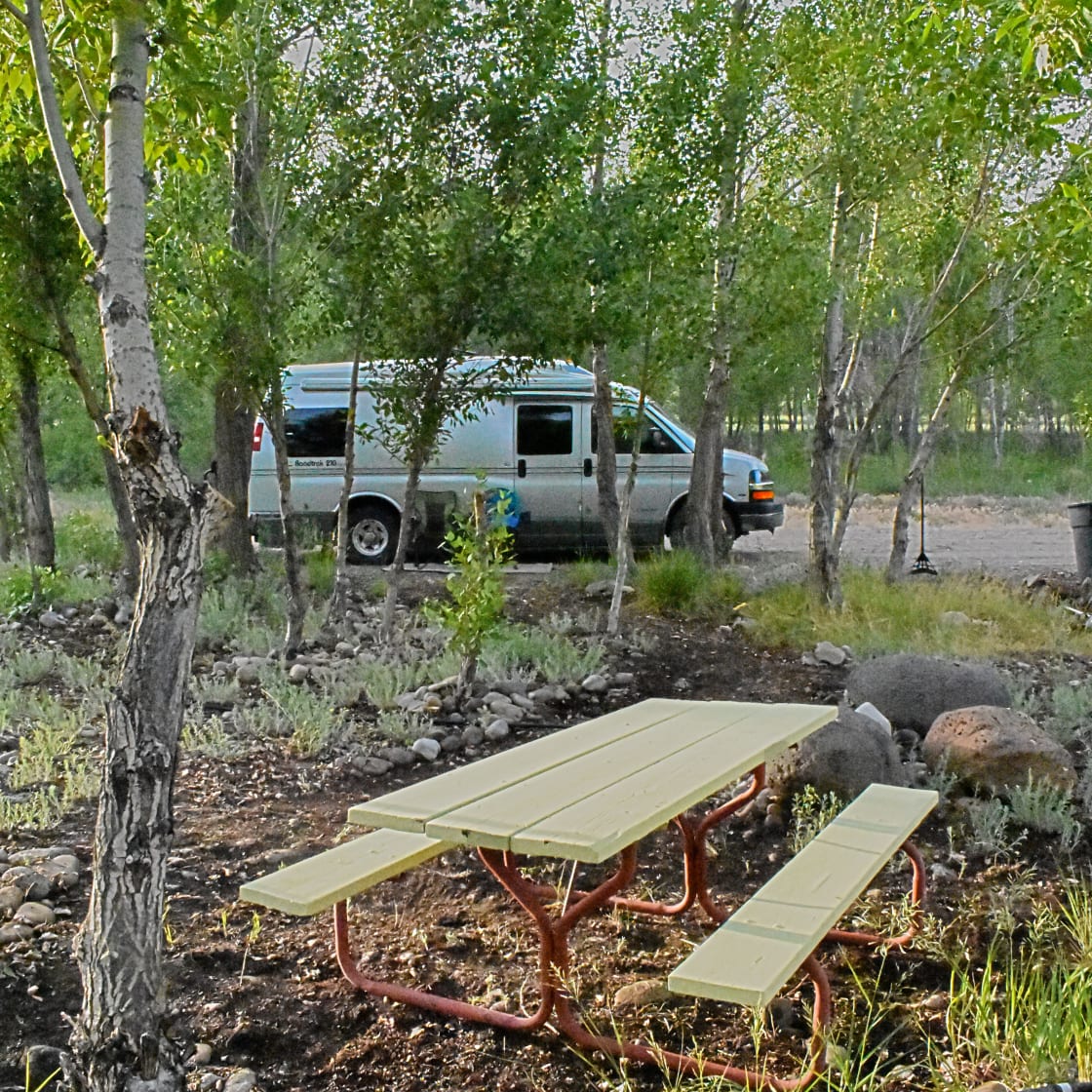 picknick table with a Van parked in site 1.
