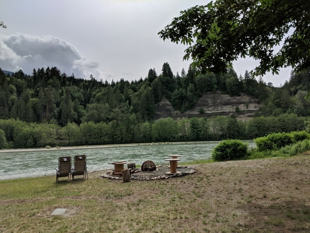 The property is right on the Skagit River!