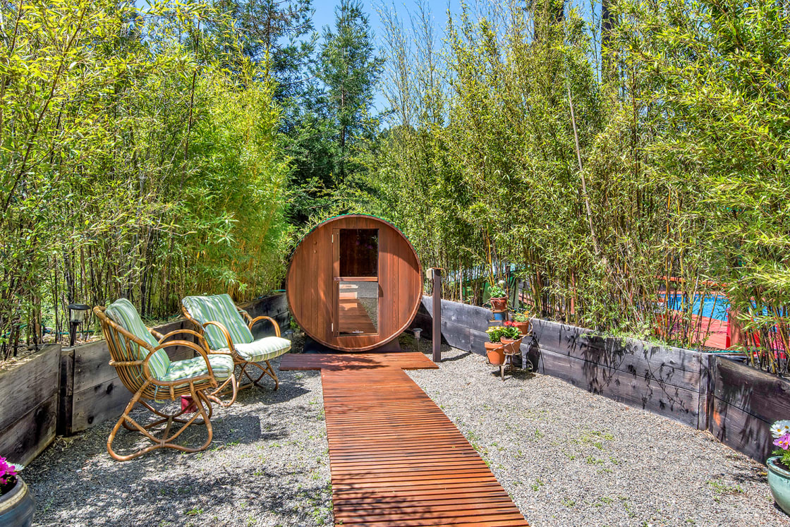 You'll enjoy our "Wine Barrel" 2-person sauna. You'll have it all to yourselves!