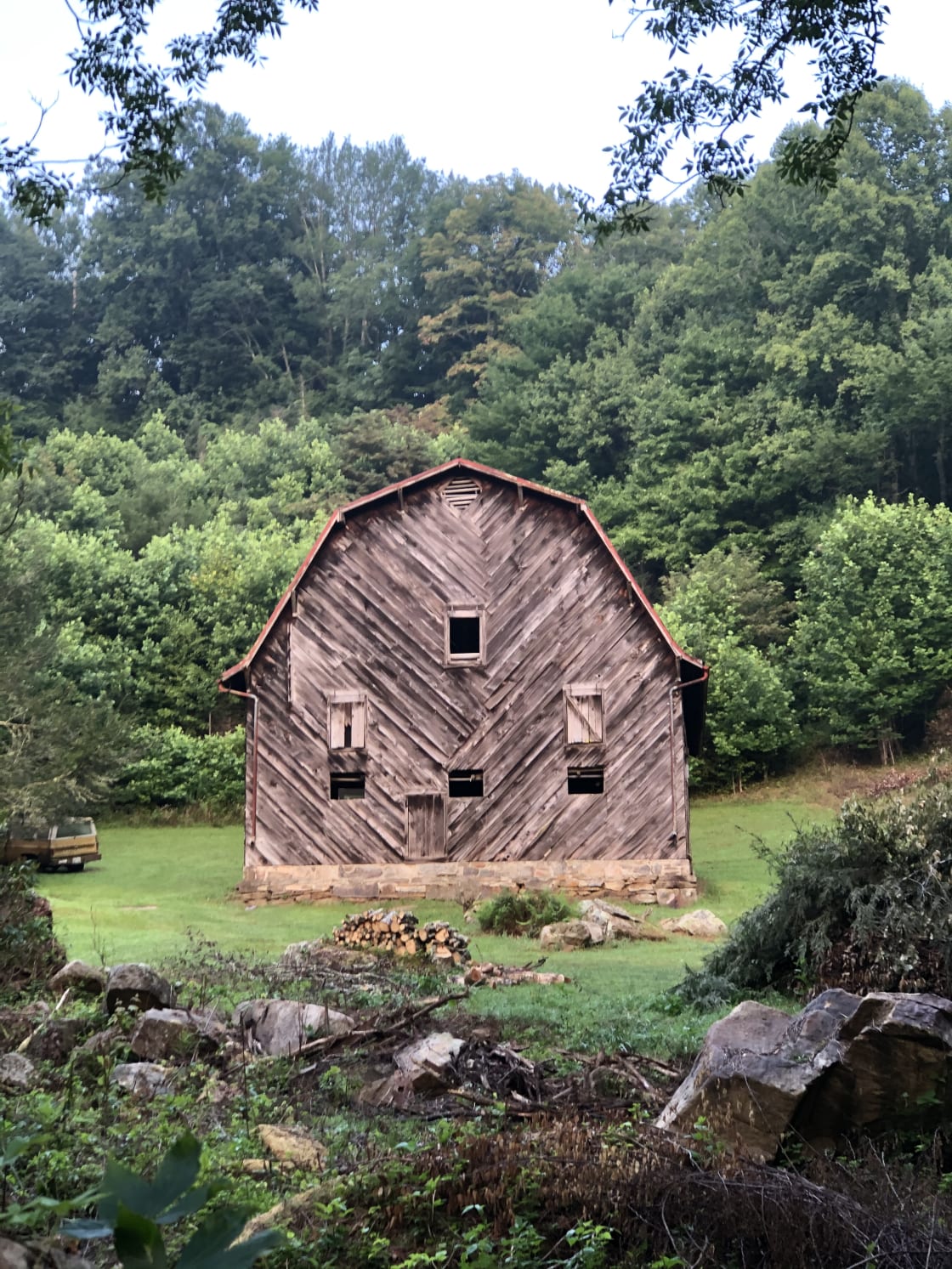 Beautiful barn on the property. 