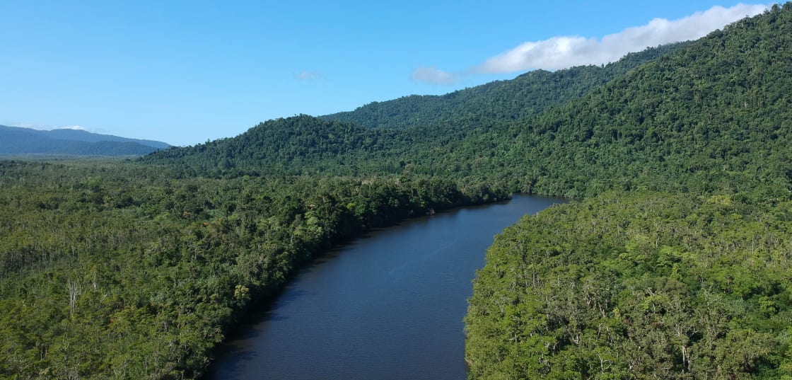 Nearby Mulgrave River. When conditions are right, it offers exceptional light tackle sportfishing. Photo credit: www.fishingcairns.com.au
