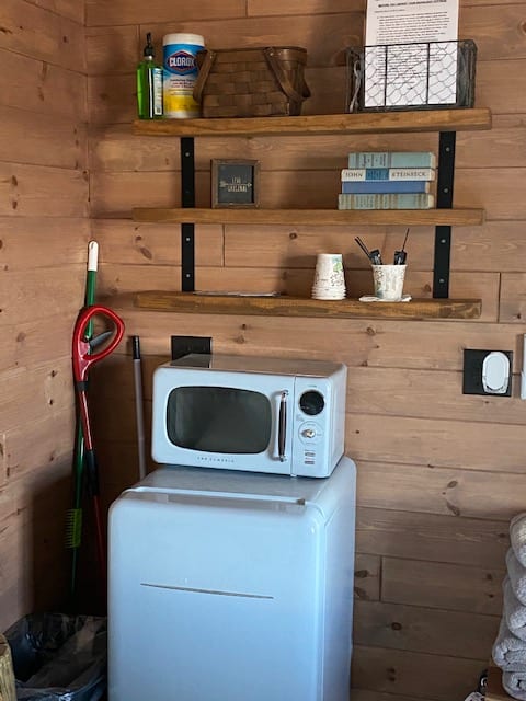 Cottage A Ananda mini kitchen. Also a toaster oven, a table and three stools.