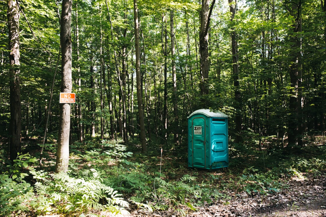 A regularly maintained porta potty is fixed right between sites 1 and 2. 