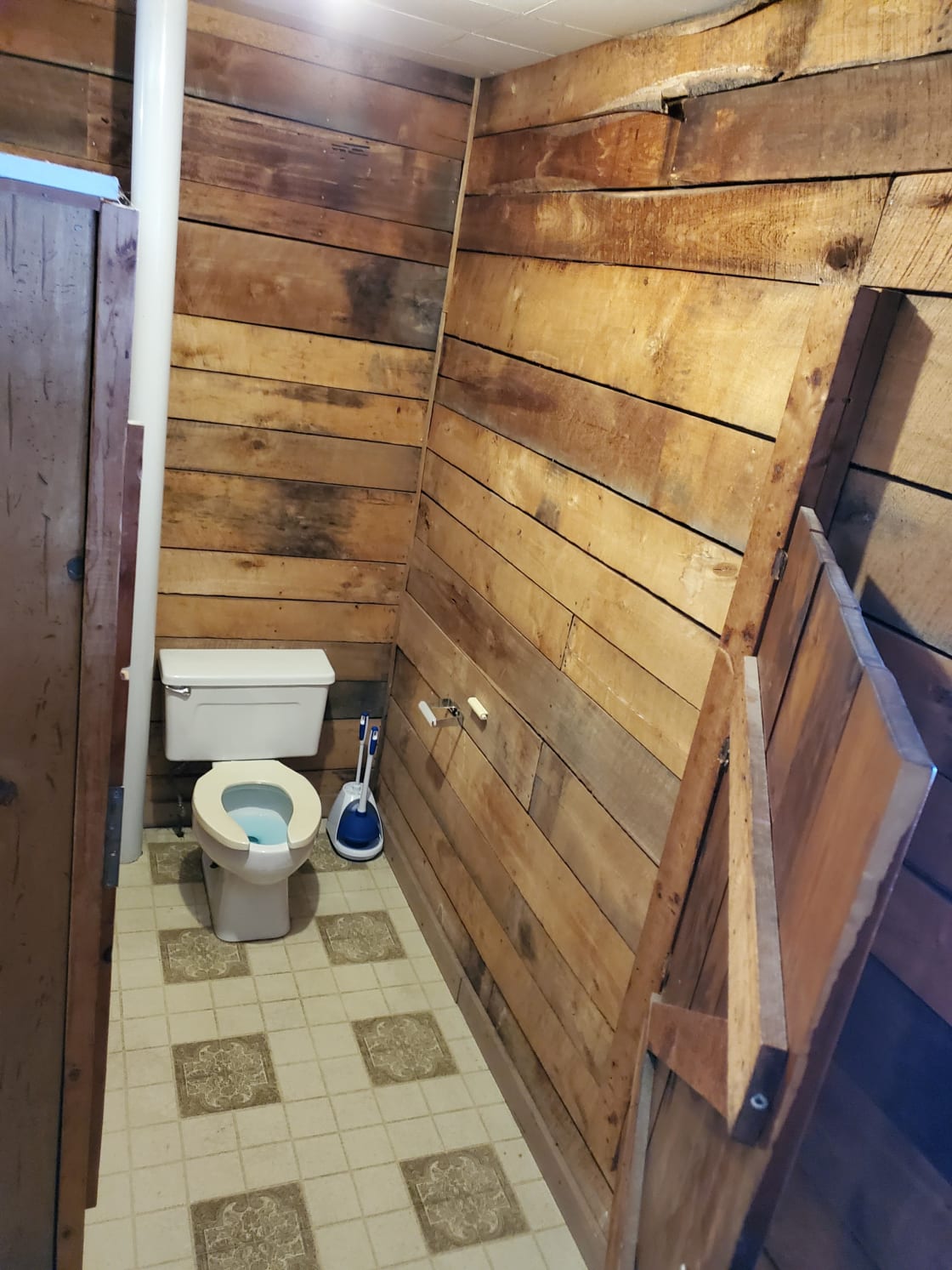 Bathhouse - Men's Toilet