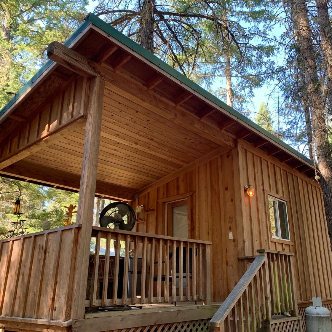 Tiny cabins are so adorable 🥰 