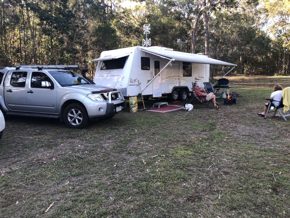This is a photo of us camped on this beautiful property at Agnes Water, we are having a wonderful time relaxing. Campfire  lit, chilling while listening to the beautiful birds. Only a minute down the road is an exquisite coast.