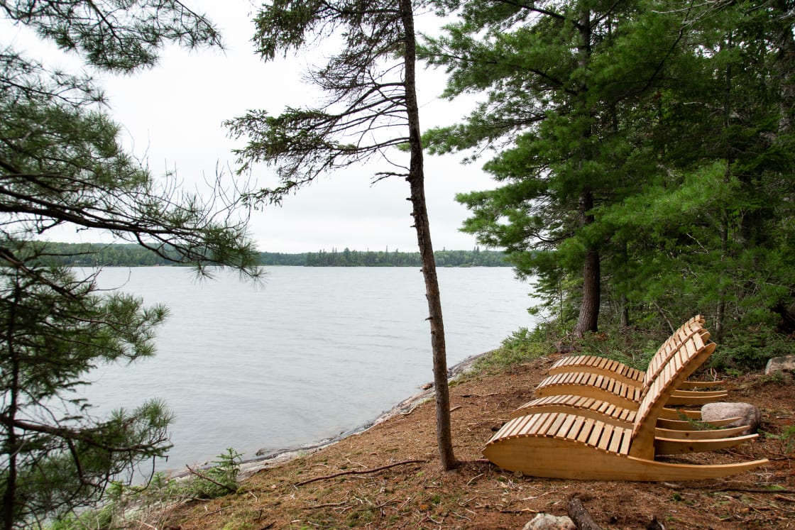 Or sneak away to relax by the water at Sunset Point on one of the super comfy loungers. Coffee by the lake has never tasted better.