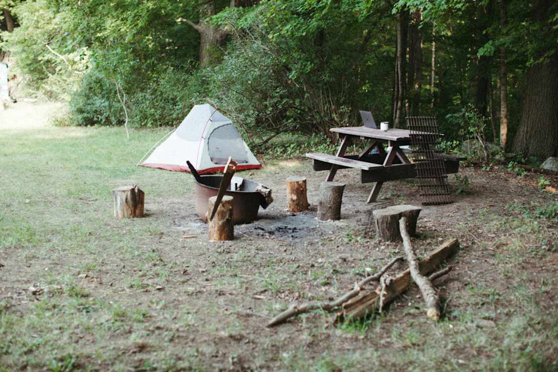 The site is well set up also for fires and sitting in a group, it was really really hot during my stay so I didn't light up the fire but this is a great location for gathering and staying up to stargaze.