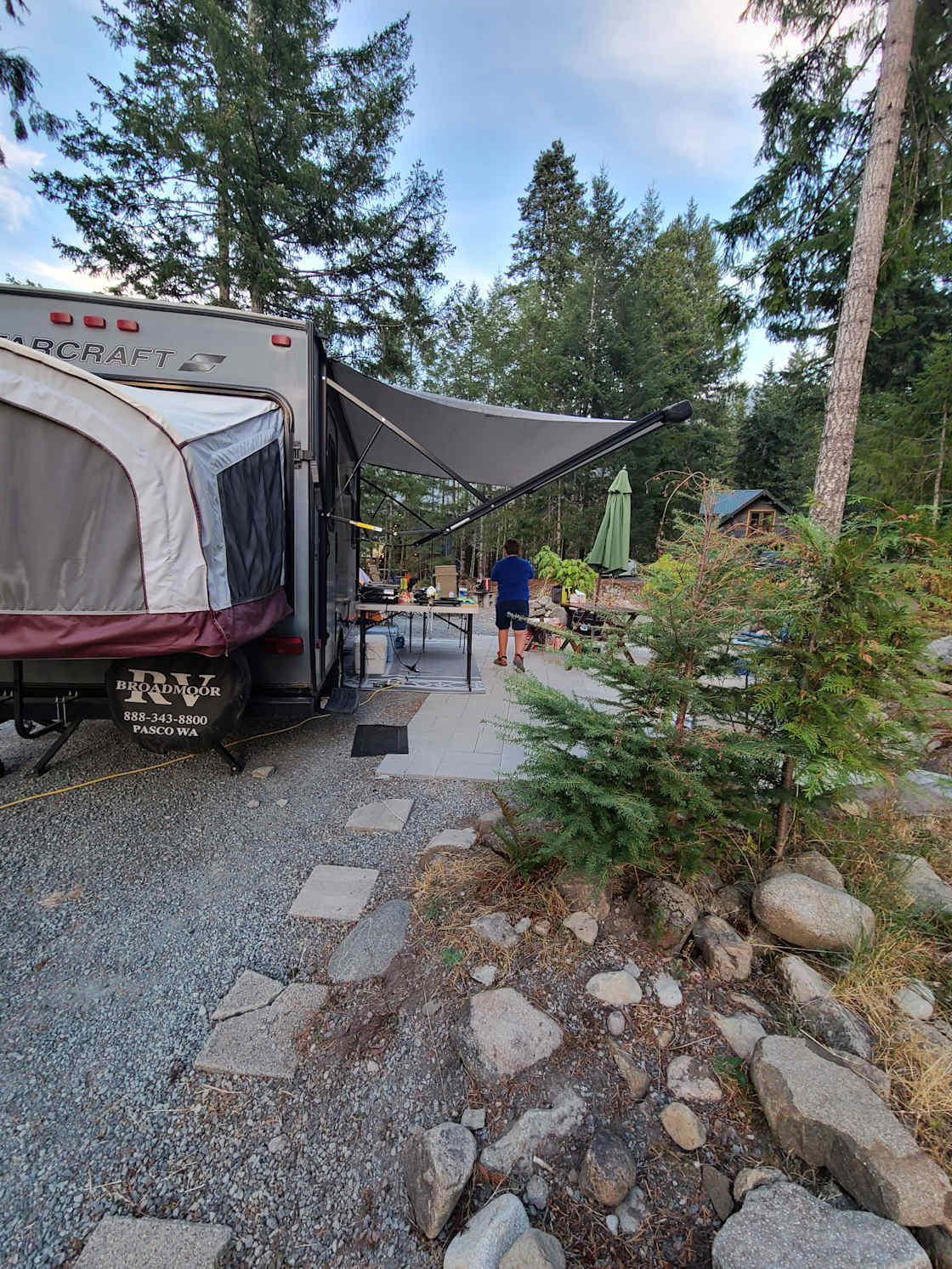 Single RV hook-up Near Mt. Rainer