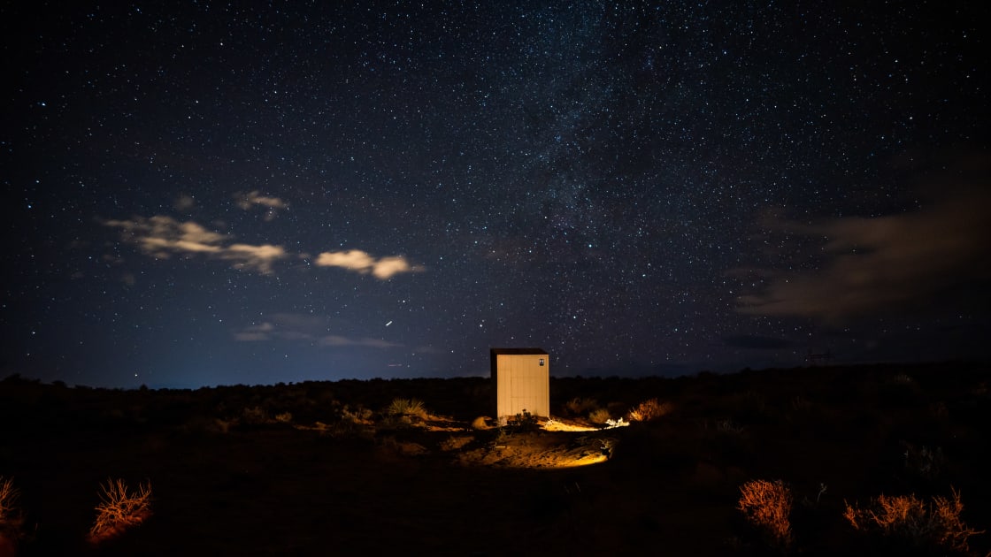 the toilet under the starry sky
