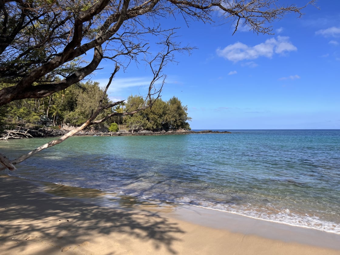 Sunny white sand beaches are only a 25 minute drive down the scenic Kohala Coast. 