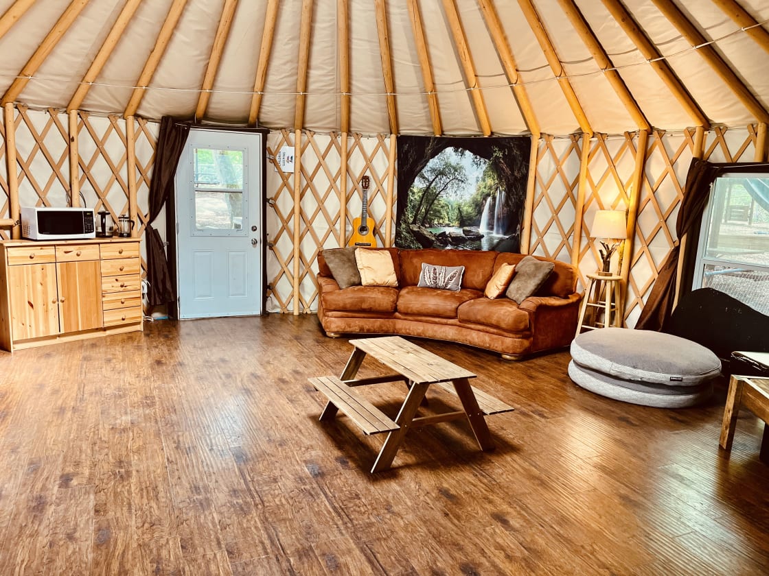 Yurt for an escape from the rain 
