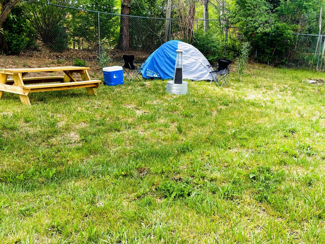 Campsite 1 offers green lush grass under the aspen and apple tree. We are under fire restriction but that is no problem we  offer a gas alternative that makes it feel the same way! Gas grill also provided for cooking. 