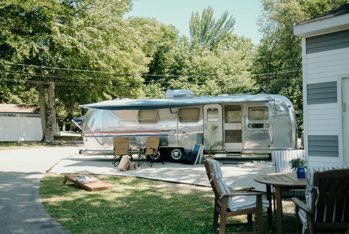 AIRSTREAM WAS USED AS AN EXAMPLE OF HOW YOUR RV/PULL ALONG OR MOTORHOME WOULD LOOK ON OUR SITE - NOT INCLUDED!!