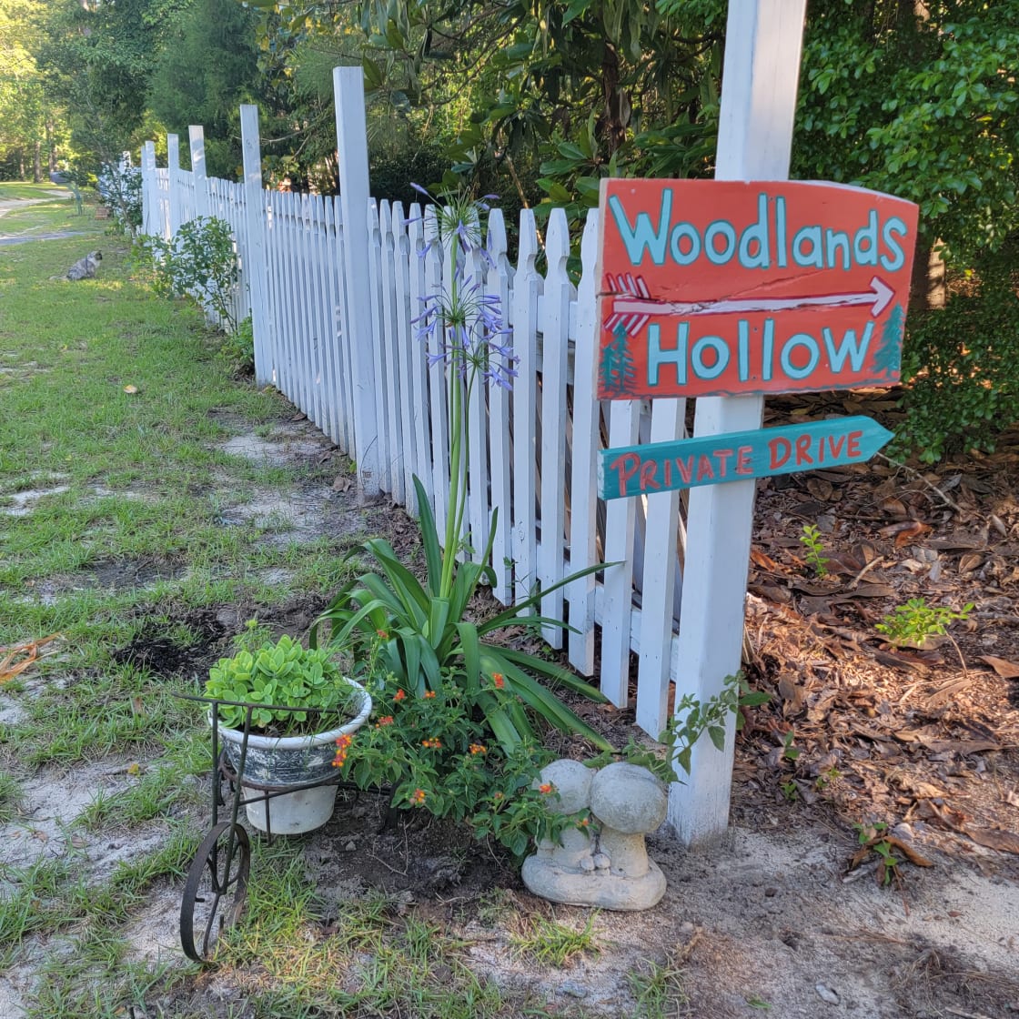 Private entrance to Woodlands Hollow 