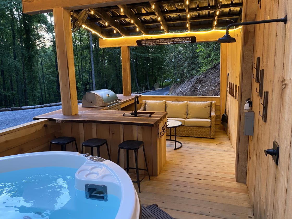 Outdoor kitchen and hot tub/shower area available to rent in the extras section