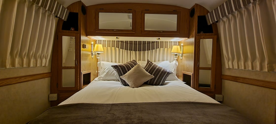 Kingsize bed with feather bedding and Egyptian Cotton sheets for that luxurious