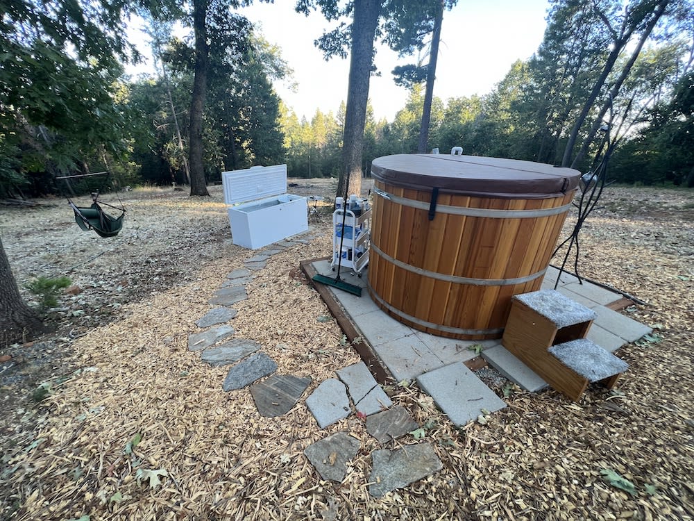 Glamping + Hot Tub/Cold Plunge