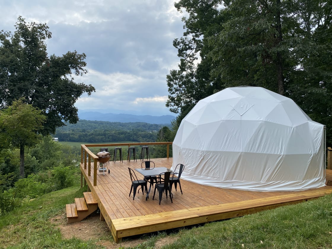 Welcome to our home sweet dome! With breathtaking Mountain View’s and complete privacy!