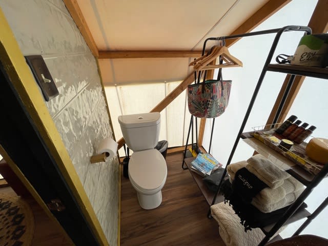 Glamping taken to a whole to level. In-suite flushing toilet. Fluffy Organic towels, Turkish Bath Sheets and a full array of Organic Toiletries just for you! 