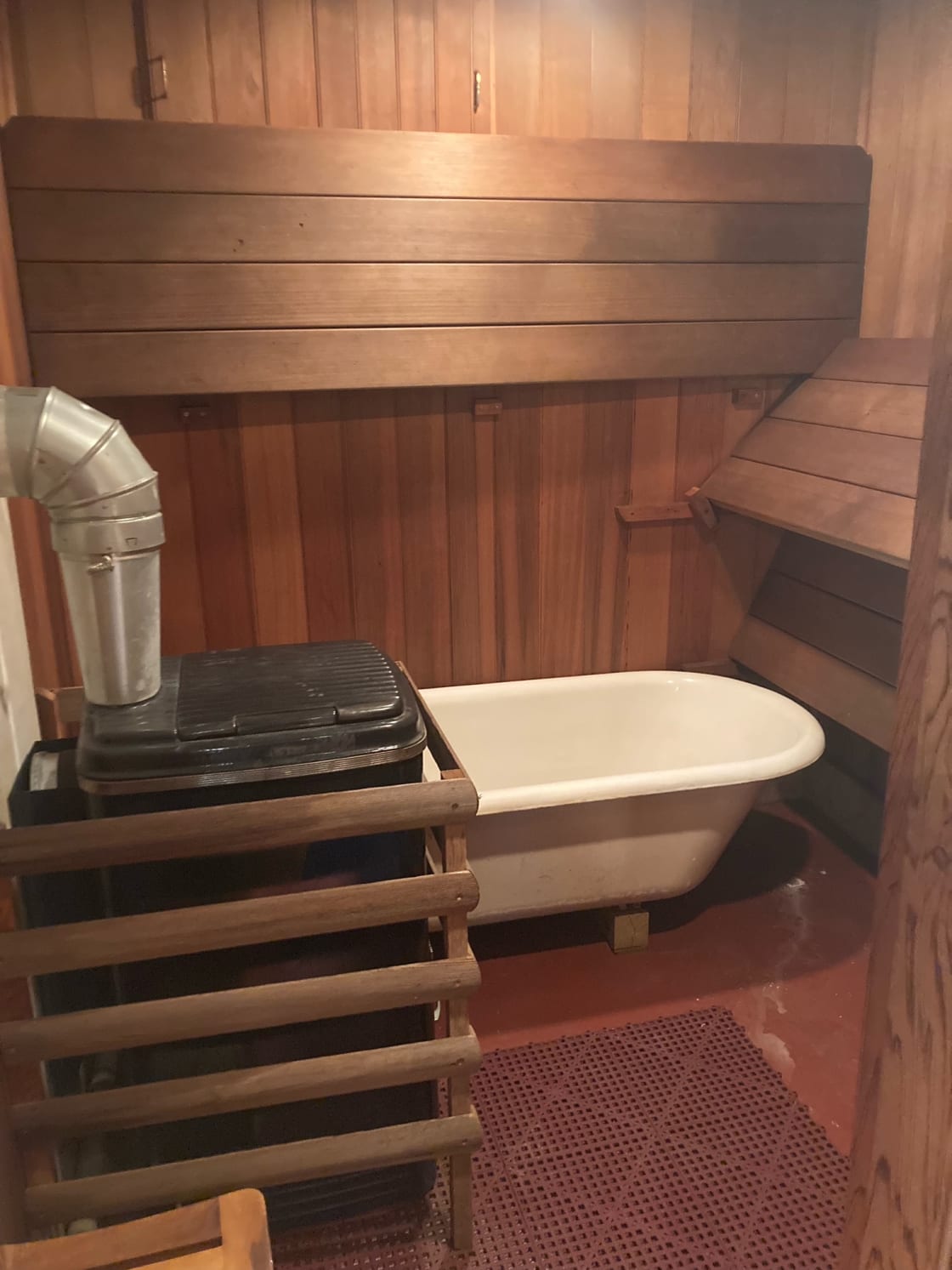 bath tub room