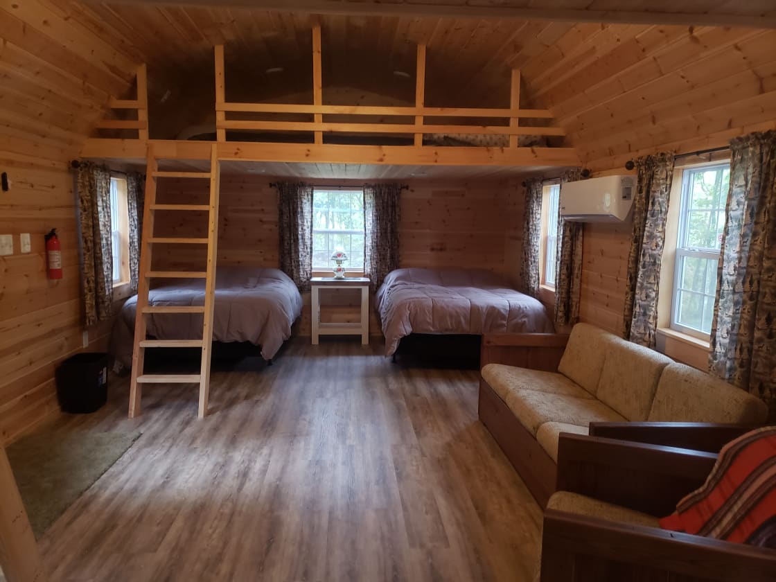 Tanner's Bunkhouse sleeps 12/14 and has four full beds and two lofts. Heat/AC is available.