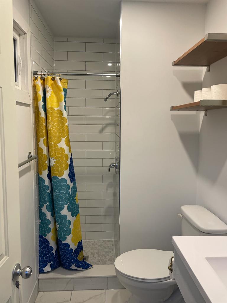 This is a 3 piece bathroom with hot water. We provide  bathroom toiletries, clean towels. 