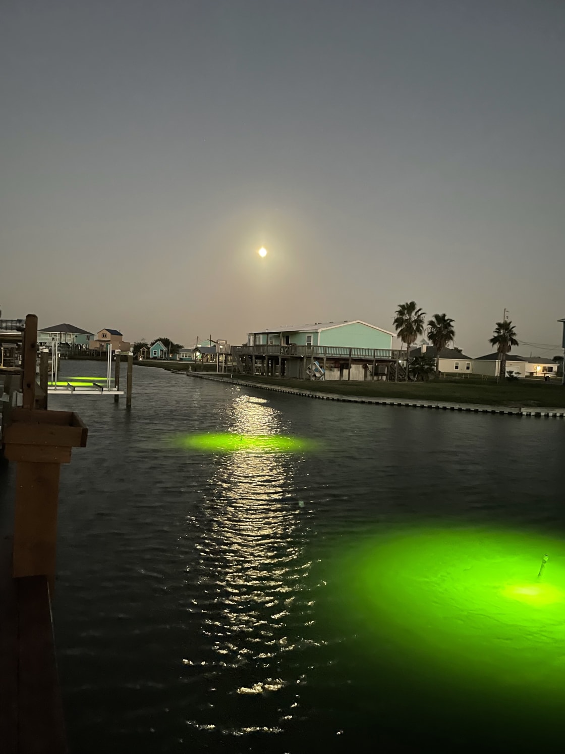 Underwater green lights