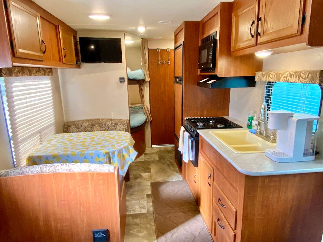 Coastal Tiki Hideaway & Cozy Camper