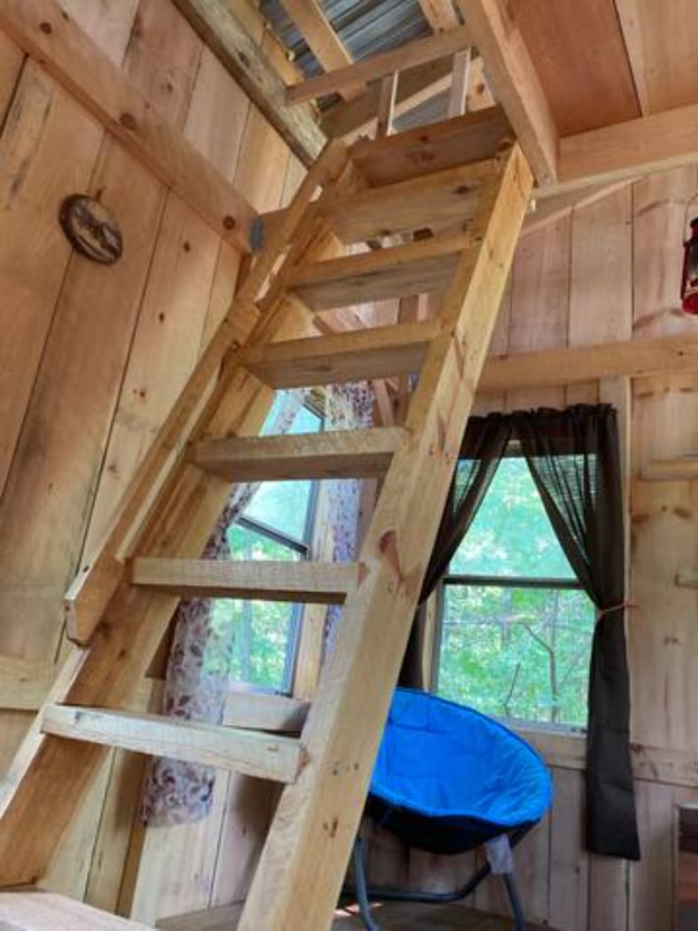 Ladder/stairs to loft