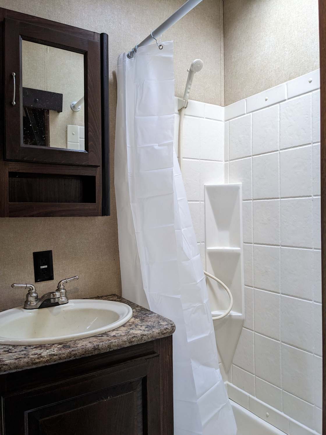 Master bathroom with fully-functioning hot shower.