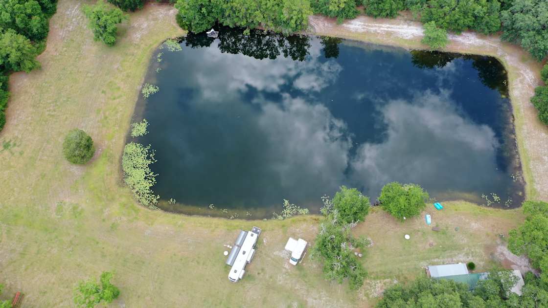 Vineyard Lake Getaway