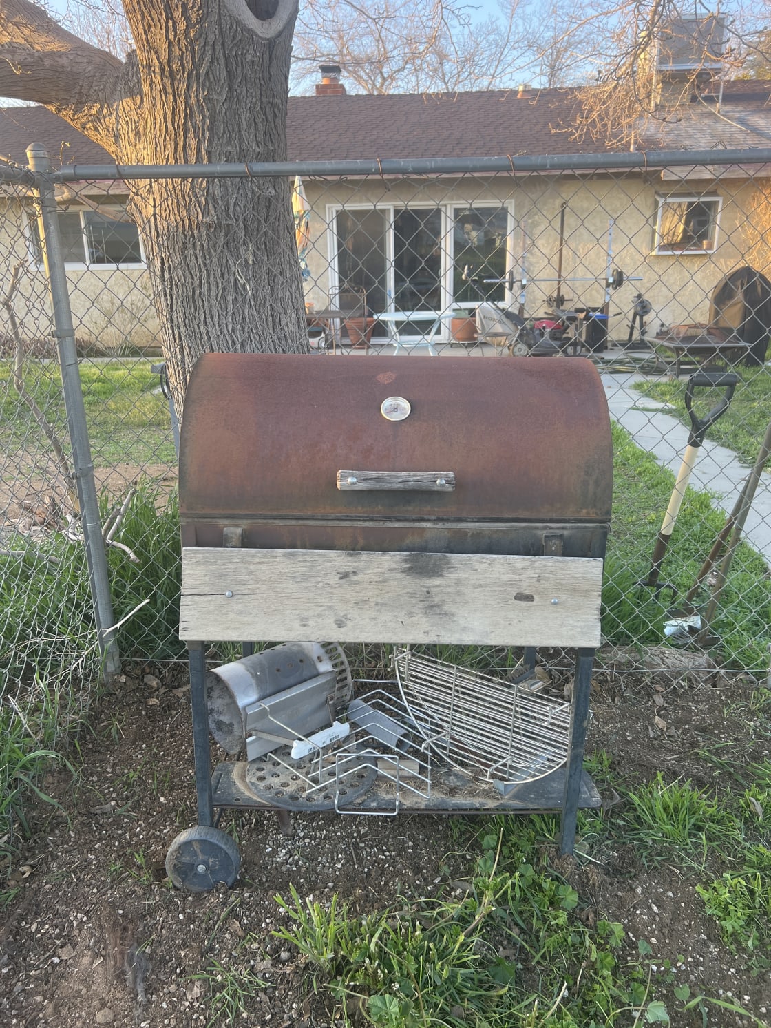 Charcoal and bbq available. 
