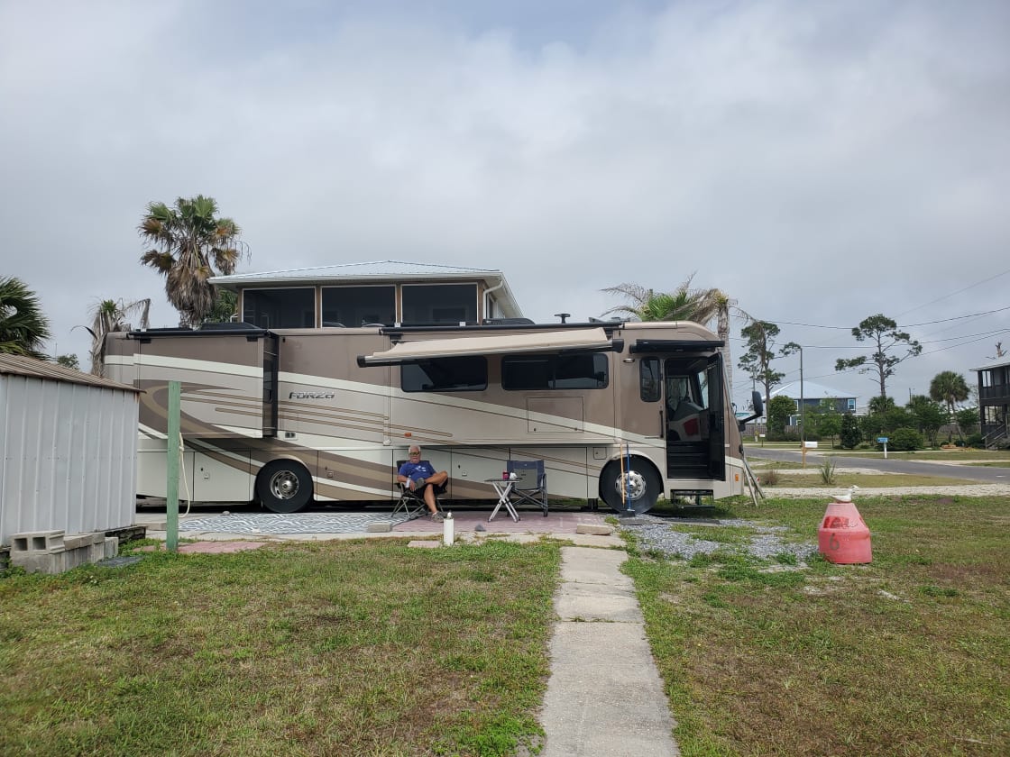 I was laughing because it looks like my rv has a 2nd floor! That is the next door house.