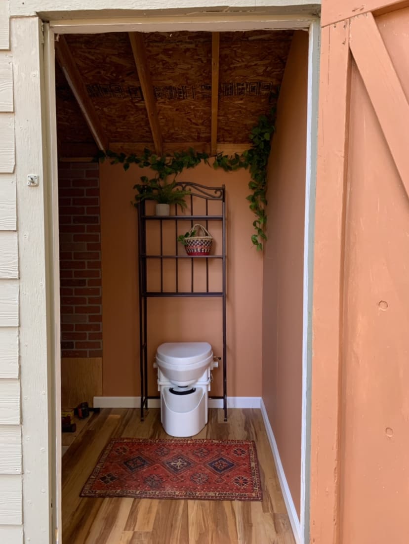 Tiny home compost toilet