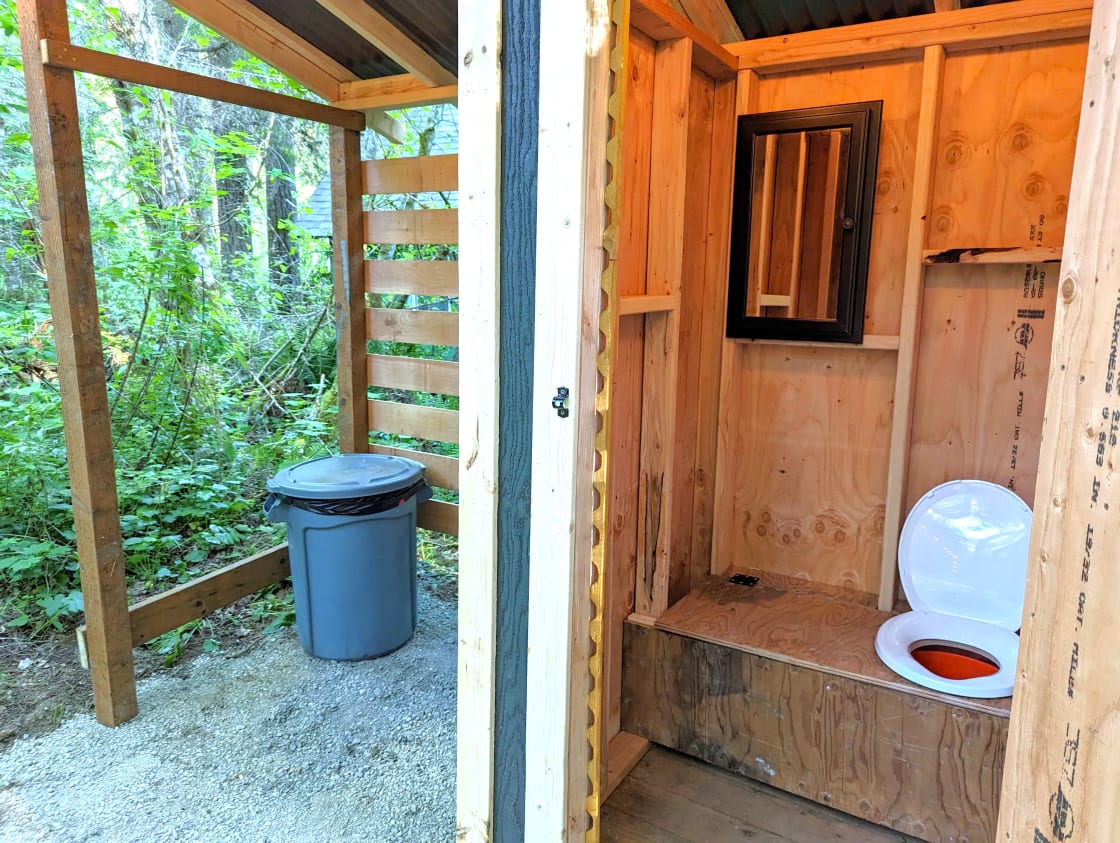 Clean, Brand New, Outhouse Building with a luggable loo (bucket with powdered liners to render waste inert). 1 bag provided per 2 campers per day. 
