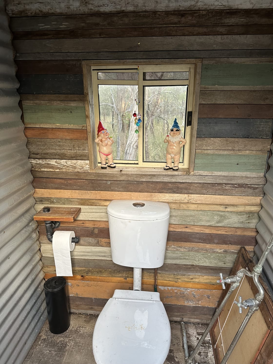 Full flushing septic camp toilet 